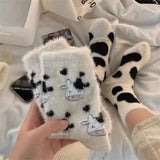 Chaussettes en velours
 vaches (blanches et noires)
