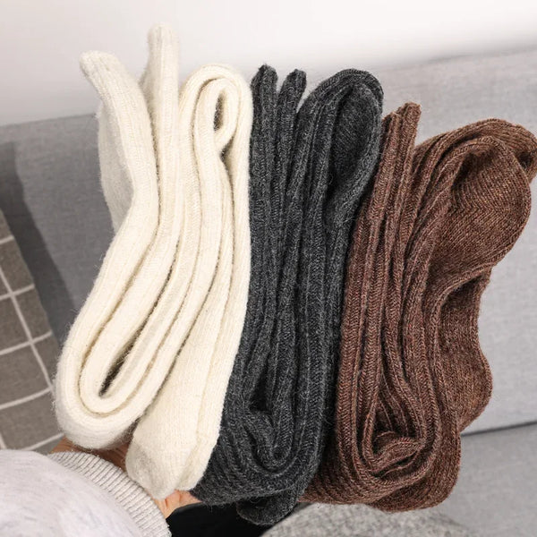 Chaussettes nuit femme blanches, grises et marron