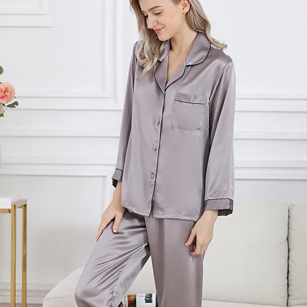 Pyjama en soie violet
