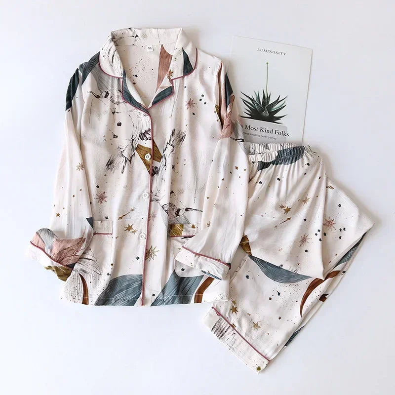 Pyjama femme au printemps rose