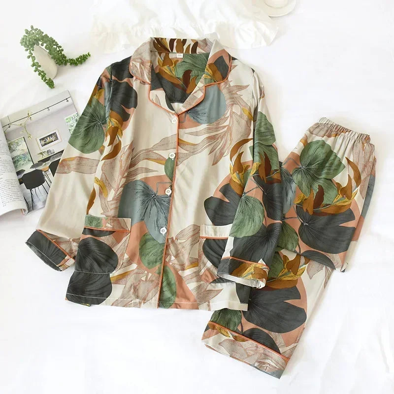 Pyjama femme au printemps marron beige