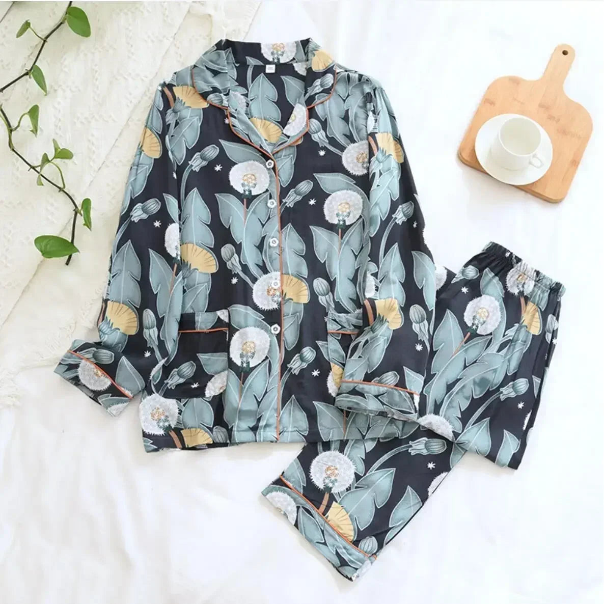 Pyjama femme au printemps imprimé noir