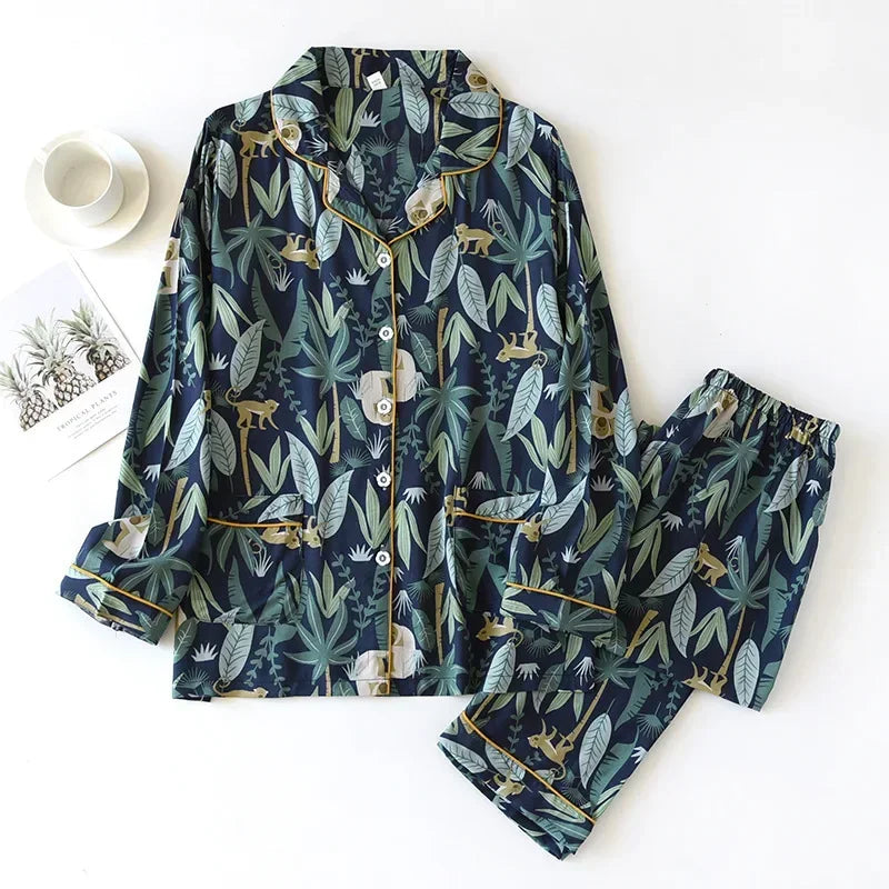 Pyjama femme au printemps imprimé feuille
