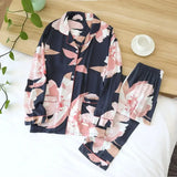 Pyjama femme au printemps noir