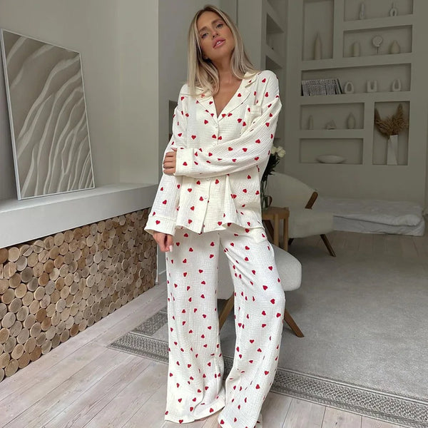 Ensemble pyjama long femme coton beige avec des cœurs