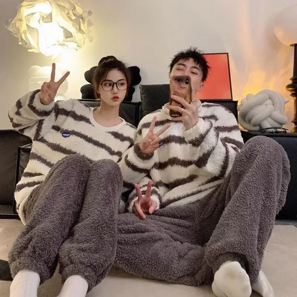 Pyjama polaire femme pilou pilou avec des rayures blanc-noir