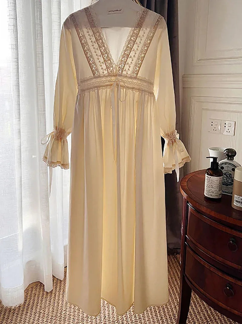 Robe de chambre femme ancienne beige