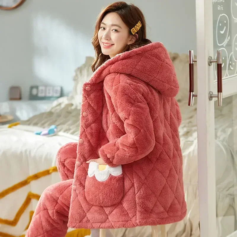 Veste rouge-rose avec une poche décorée en fleur