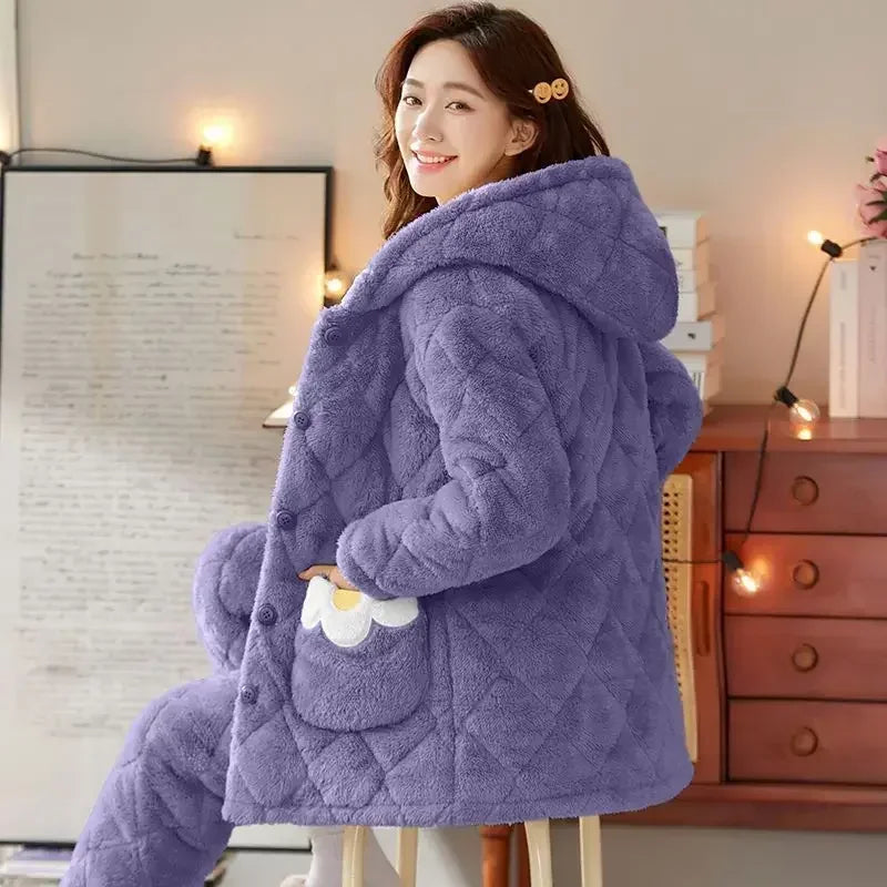Une veste  et un pantalon violettes